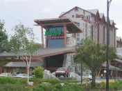 Le River Rock Casino Resort vu de River Road